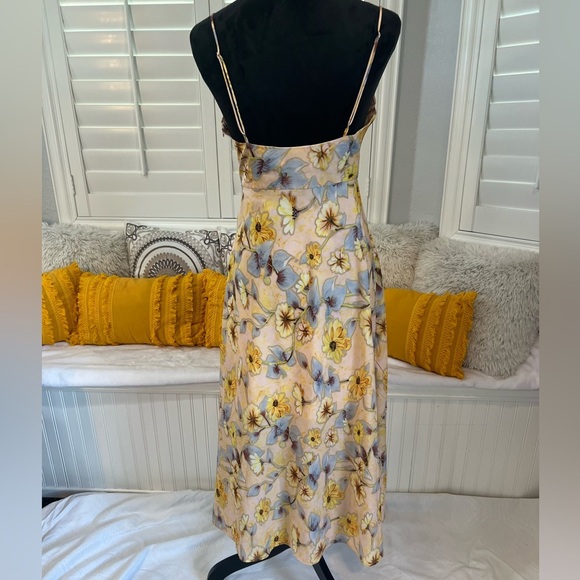 Yellow Floral Spaghetti Strap Midi Dress
Size Medium - Picture 4 of 10